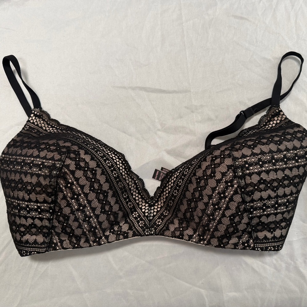 Victoria's Secret No Wire Nude & Black Lace Bra 34DD